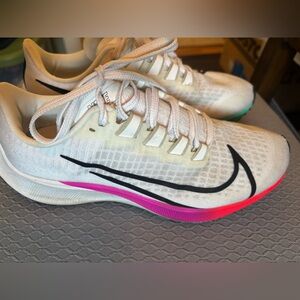 Nike Women's White and Pink Athletic Shoes